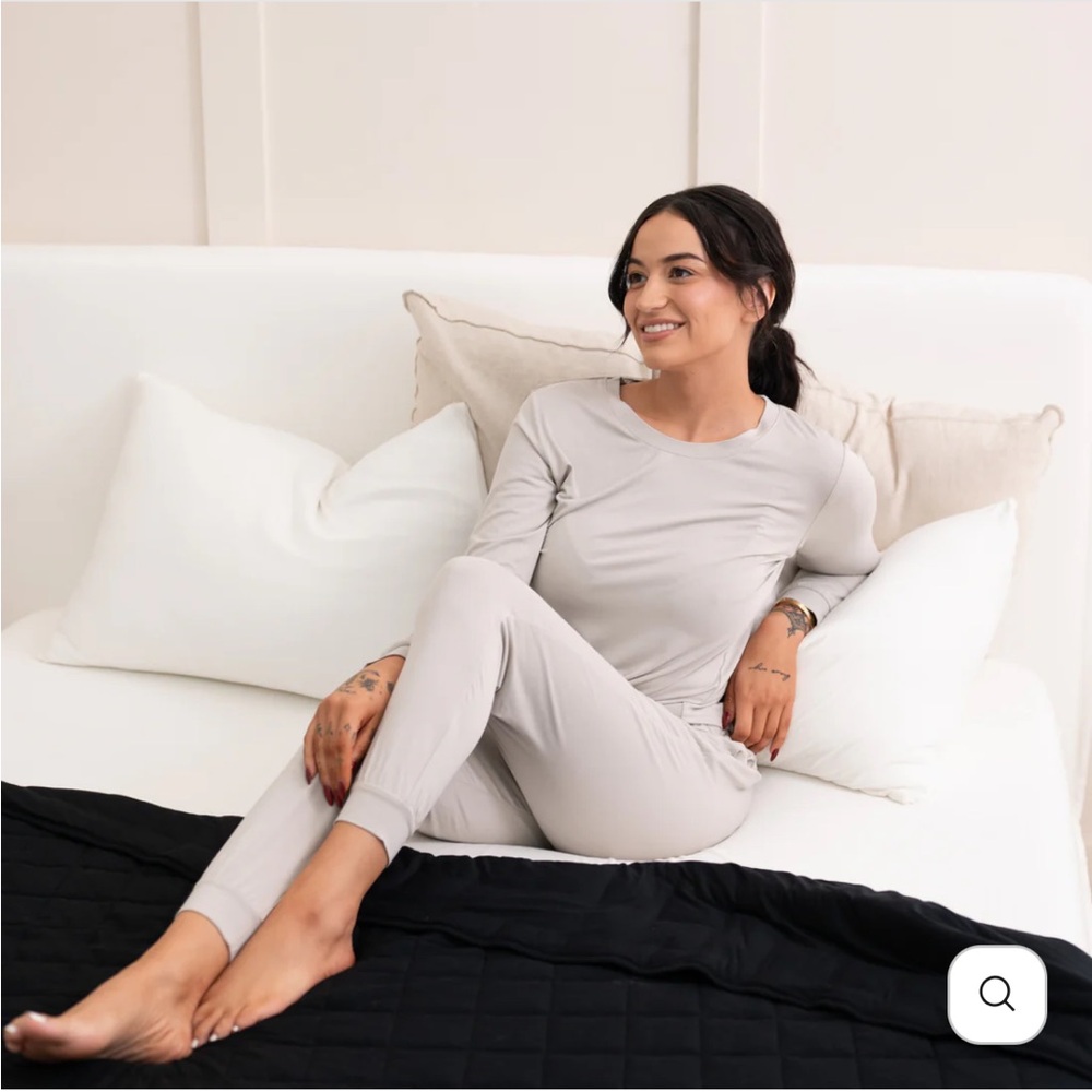 Kyte Baby Women’s Medium Oat Long Sleeve Jogger Pajama Set - Picture 10 of 11